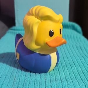 FALLOUT - Vault Girl Rubber Duck - Tubbz Collectible